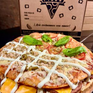 Hamburpizza de El NONO: doble piso con hamburguesas y cheddar